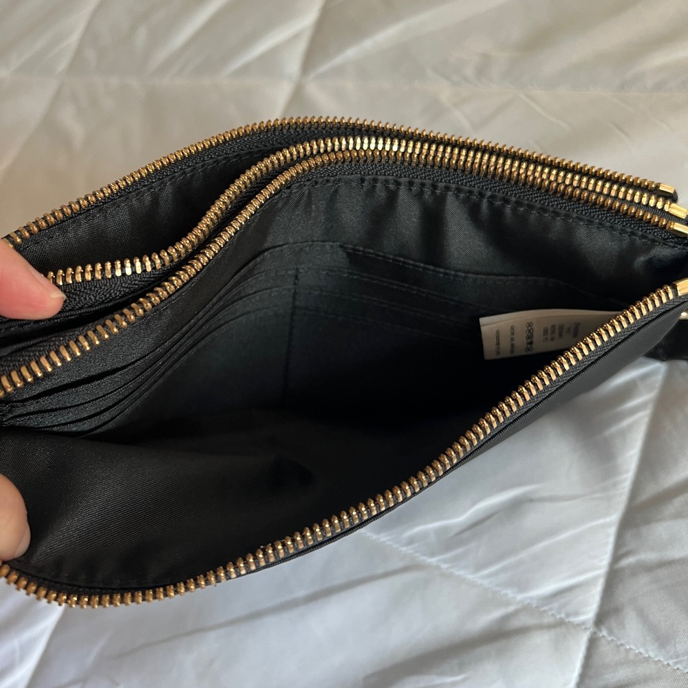 NWOT Lululemon Curved Wristlet in Black with Gold Hardware - Picture 11 of 11